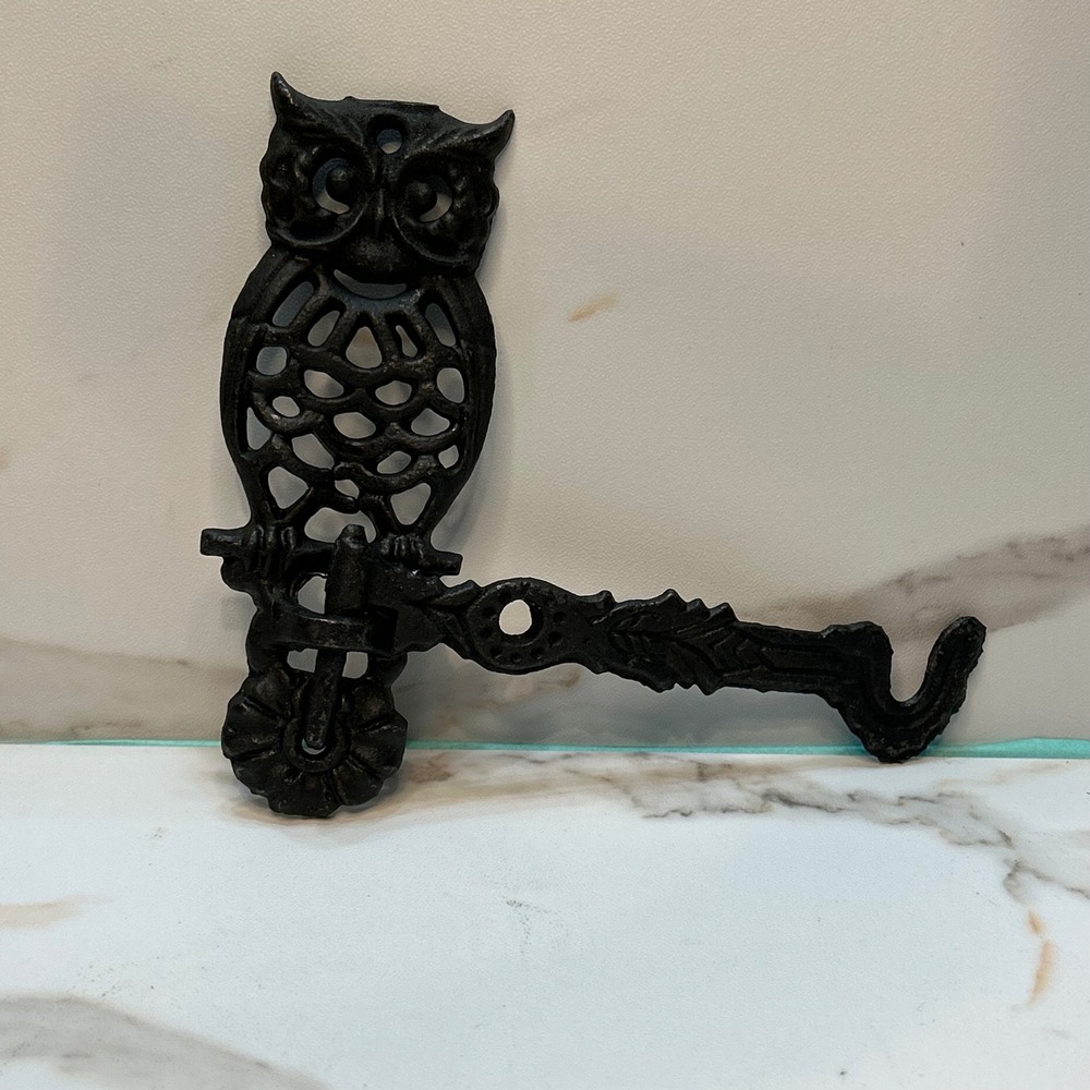 Vintage Cast Iron Owl Swinging Wall Hook Rustic Black Metal Bird Hanger 2 Piece